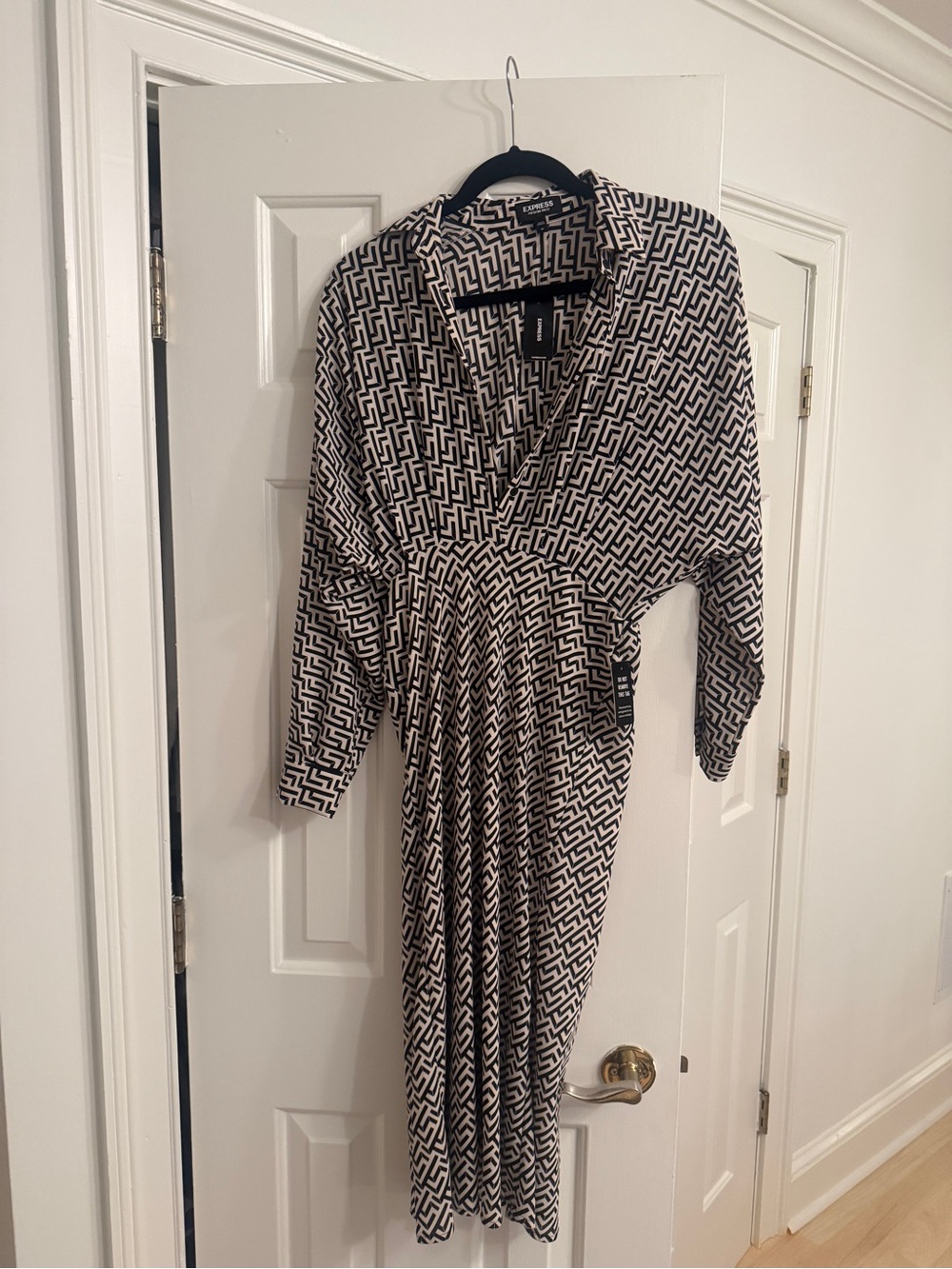 Express Black and White Geo-Print Long Sleeve Dress